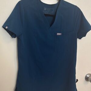 Women’s FIGS scrub set